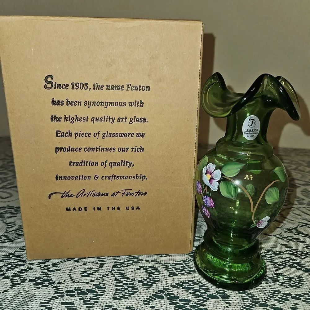 Vintage FENTON Handcrafted Artistry Glass Fern Green Tri-Crimp Vase